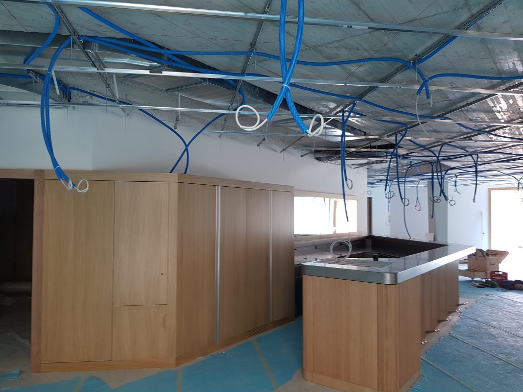 Schultheke – Fachgerechte Montageleistungen für Möbel und Einrichtungen
