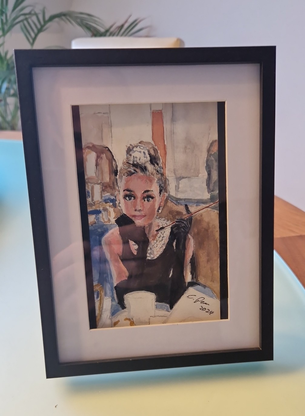 Audrey Hepburn hieß mit vollem Namen Audrey Kathleen Ruston. Sie wurde am 4. Mai 1929 in Brüssel, Belgien, geboren und war eine britisch-niederländische Schauspielerin, Modeikone und humanitäre Aktivistin. Sie ist vor allem bekannt für ihre Rollen in Filmen wie "Frühstück bei Tiffany", "Ein Herz und eine Krone" und "My Fair Lady". Ihr eleganter Stil und ihr Engagement für UNICEF haben sie zu einer weltweit bewunderten Persönlichkeit gemacht.