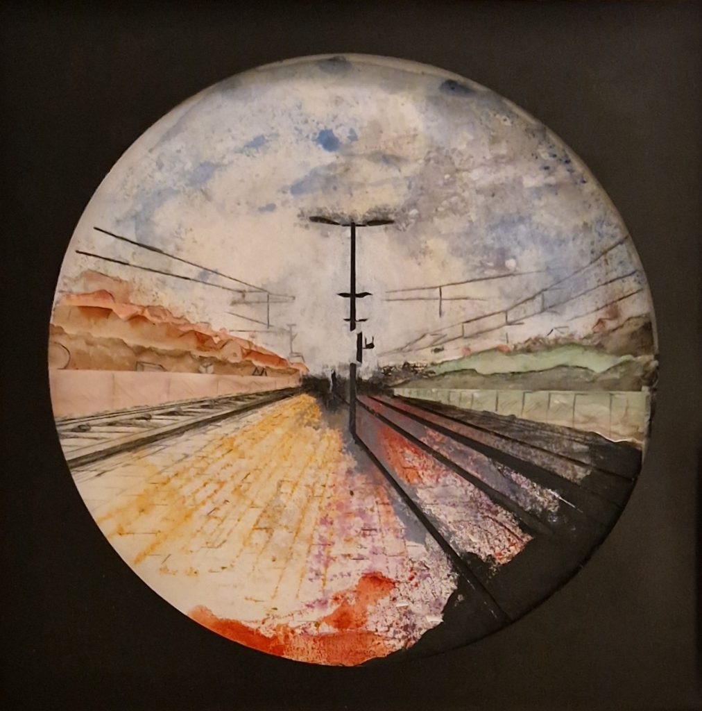 Ein Aquarellkunstwerk mit dem Titel You Missed a Spot, entstanden in der Kreativschmiede des Atelier Perc. Das Bild im Format 70 x 70 cm präsentiert eine dekonstruierte und neu konstruierte Szene, die in den typisch weichen und fließenden Stil der Aquarellmalerei umgesetzt ist. Die lebendigen Farben und abstrakten Elemente schaffen eine einzigartige Atmosphäre.