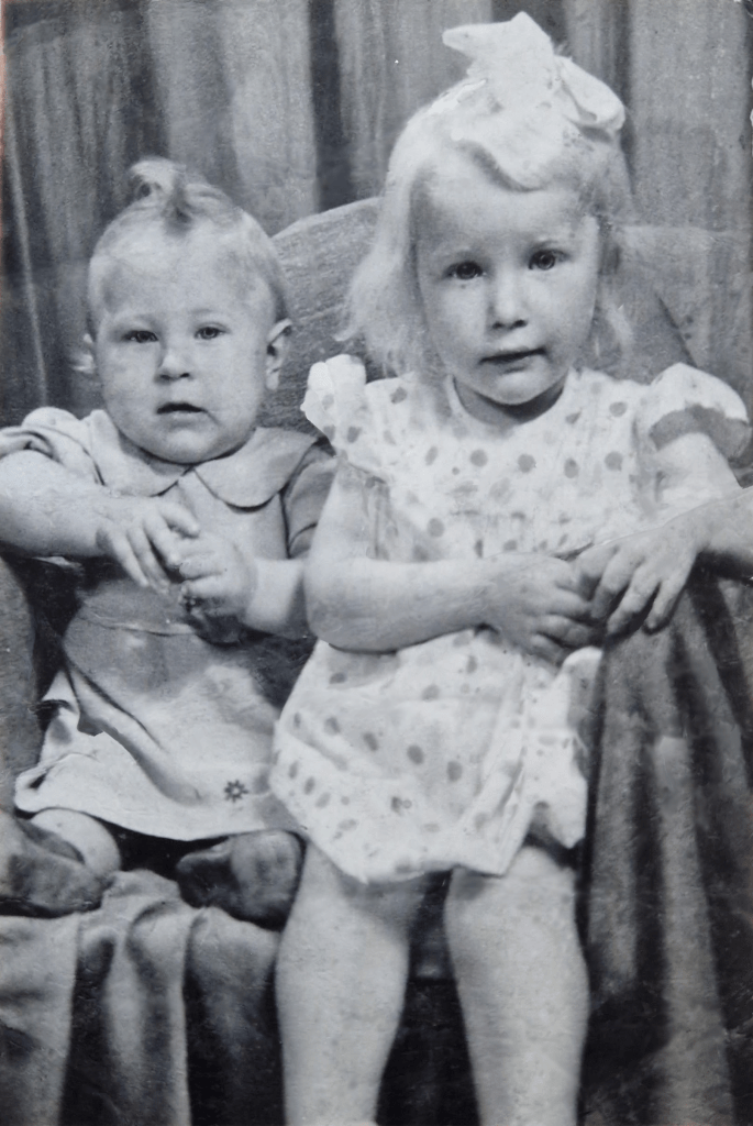 Digitale Fotoretusche eines Familienfotos – Professionelle Retusche für natürliche Ergebnisse